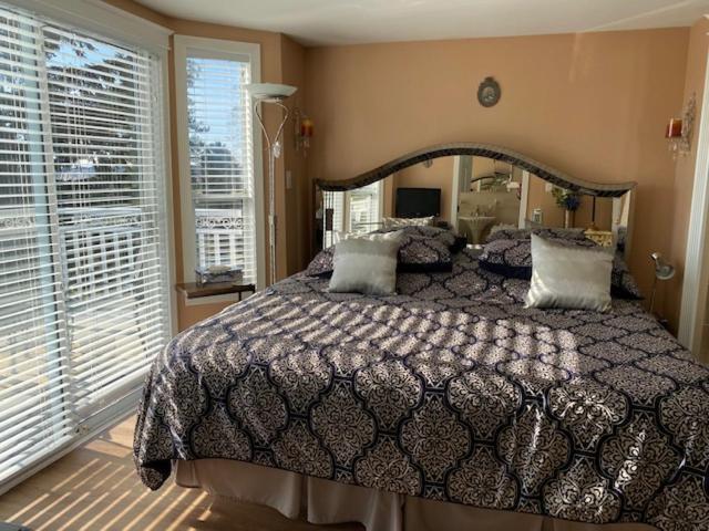 Ocean Breeze Executive Bed And Breakfast North Vancouver Exterior foto